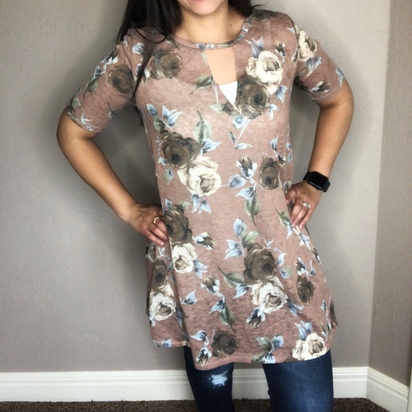 New Mauve Short Sleeve Keyhole V-Neck Floral Top - Picture 5 of 8